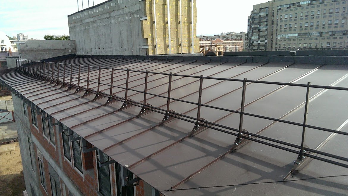 Кровельное ограждение на фальц Кровельное ограждение на фальцевую кровлю