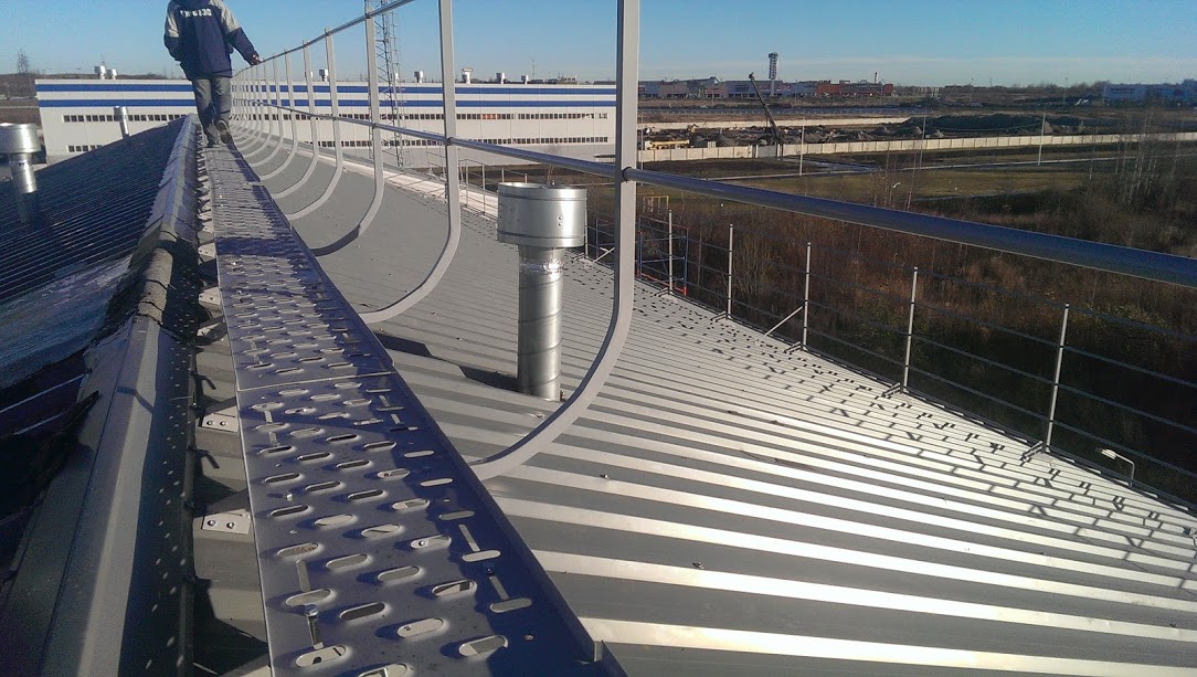 Кровельный мостик на сендвич-панель Переходной кровельный мостик FISHER